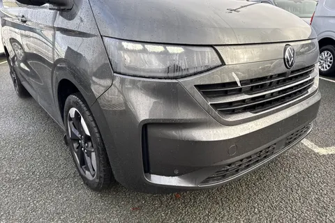 CX75VTD Volkswagen Transporter 2.0 TDI T28 Commerce Pro Auto FWD SWB Euro 6 (s/s) 5dr Thumbnail #9