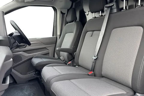 CX75VTD Volkswagen Transporter 2.0 TDI T28 Commerce Pro Auto FWD SWB Euro 6 (s/s) 5dr Thumbnail #16