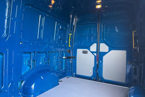 18 of 59 for Volkswagen Crafter CR35 Panel van Commerce Plus MWB 140 PS 2.0 TDI 8sp Auto - MY25!!!