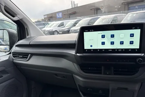 CX75VTD Volkswagen Transporter 2.0 TDI T28 Commerce Pro Auto FWD SWB Euro 6 (s/s) 5dr Thumbnail #20