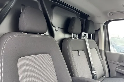 CX75VTD Volkswagen Transporter 2.0 TDI T28 Commerce Pro Auto FWD SWB Euro 6 (s/s) 5dr Thumbnail #24