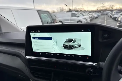 CX75VTD Volkswagen Transporter 2.0 TDI T28 Commerce Pro Auto FWD SWB Euro 6 (s/s) 5dr Thumbnail #35