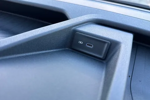 37 of 59 for Volkswagen Crafter CR35 Panel van Commerce Plus MWB 140 PS 2.0 TDI 8sp Auto - MY25!!!