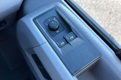 42 of 59 for Volkswagen Crafter CR35 Panel van Commerce Plus MWB 140 PS 2.0 TDI 8sp Auto - MY25!!!