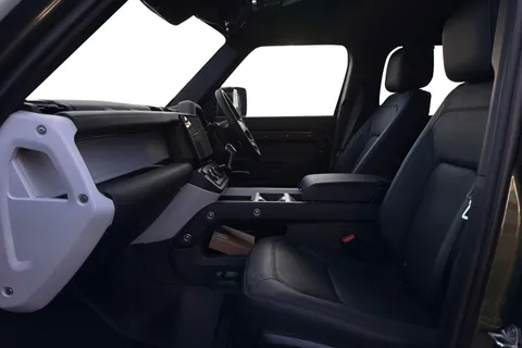  Land Rover Defender 110 3.0 D250 MHEV X-Dynamic HSE Auto 4WD Euro 6 (s/s) 5dr Thumbnail #4