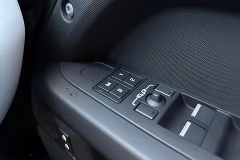  Land Rover Defender 110 3.0 D250 MHEV X-Dynamic HSE Auto 4WD Euro 6 (s/s) 5dr Thumbnail #30