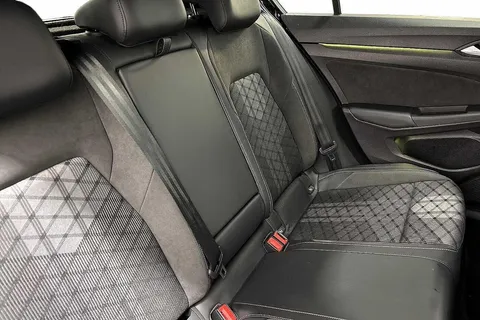 GL25KPT Volkswagen Golf 1.5 eTSI 150 R-Line 5dr DSG Thumbnail #9