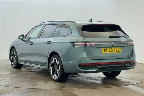 DF25YLL Volkswagen Passat 1.5 TSI eHybrid 272 R-Line 5dr DSG Thumbnail #3