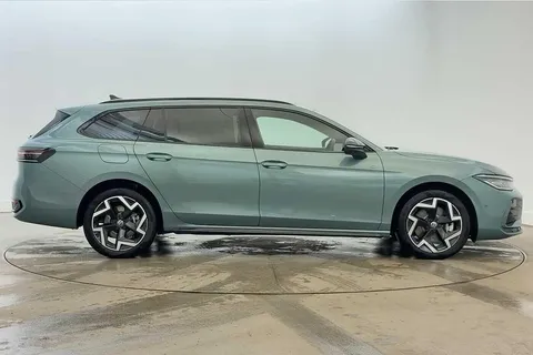 DF25YLL Volkswagen Passat 1.5 TSI eHybrid 272 R-Line 5dr DSG Thumbnail #4