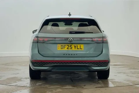 DF25YLL Volkswagen Passat 1.5 TSI eHybrid 272 R-Line 5dr DSG Thumbnail #8
