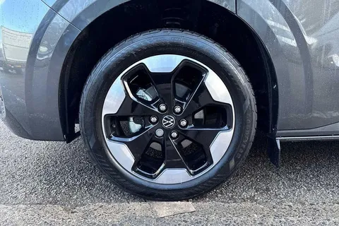 PJ75YUD Volkswagen Transporter 2.0 TDI 170 Commerce Pro Van Auto Thumbnail #23