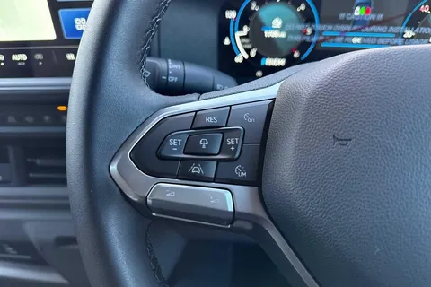 PJ75YUD Volkswagen Transporter 2.0 TDI 170 Commerce Pro Van Auto Thumbnail #25