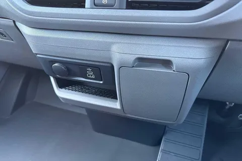 PJ75YUD Volkswagen Transporter 2.0 TDI 170 Commerce Pro Van Auto Thumbnail #28