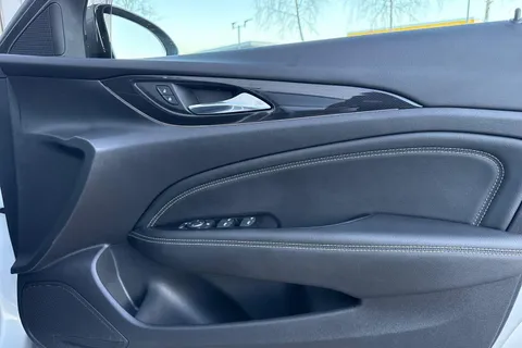 DN67EHT Vauxhall Insignia 2.0 Turbo D SRi Nav 5dr Thumbnail #18