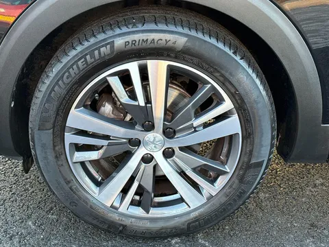 MW22HXO PEUGEOT 3008 1.2 PureTech Allure Premium 5dr Thumbnail #6