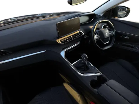 MW22HXO PEUGEOT 3008 1.2 PureTech Allure Premium 5dr Thumbnail #8