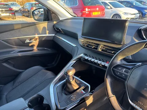 MW22HXO PEUGEOT 3008 1.2 PureTech Allure Premium 5dr Thumbnail #14