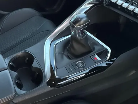 MW22HXO PEUGEOT 3008 1.2 PureTech Allure Premium 5dr Thumbnail #19