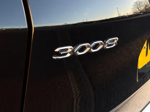 MW22HXO PEUGEOT 3008 1.2 PureTech Allure Premium 5dr Thumbnail #24