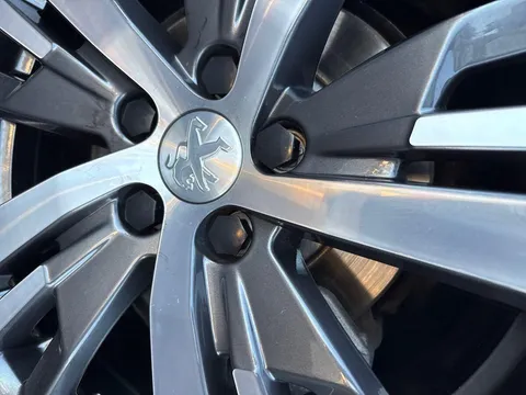 MW22HXO PEUGEOT 3008 1.2 PureTech Allure Premium 5dr Thumbnail #27