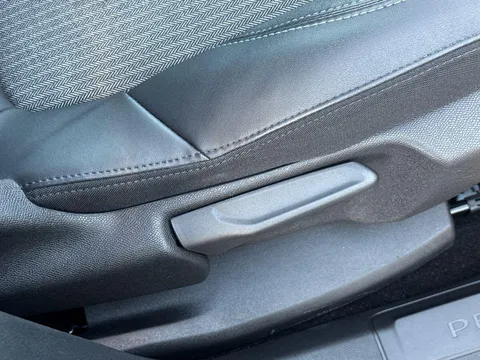 MW22HXO PEUGEOT 3008 1.2 PureTech Allure Premium 5dr Thumbnail #33