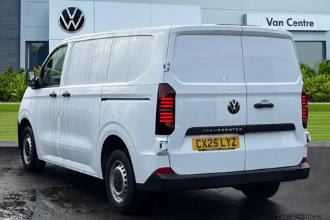 CX25LYZ Volkswagen Transporter 2.0 TDI 110 Commerce Plus Van Thumbnail #2