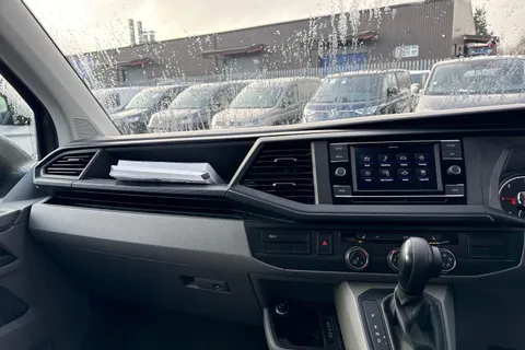 CX74LWK Volkswagen Transporter 2.0 TDI 150 Startline Kombi Van DSG Thumbnail #14