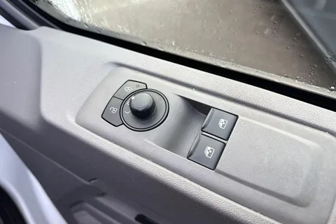 CX25LYZ Volkswagen Transporter 2.0 TDI 110 Commerce Plus Van Thumbnail #17