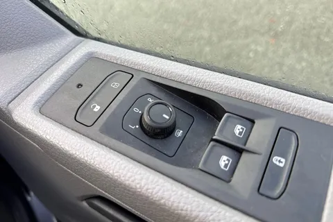 CX74LWK Volkswagen Transporter 2.0 TDI 150 Startline Kombi Van DSG Thumbnail #17
