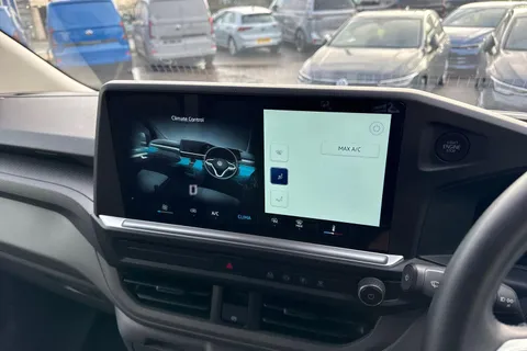 CX25LYZ Volkswagen Transporter 2.0 TDI 110 Commerce Plus Van Thumbnail #18