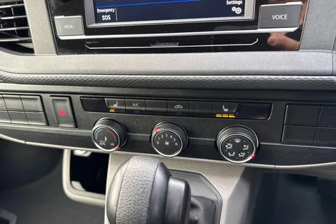 CX74LWK Volkswagen Transporter 2.0 TDI 150 Startline Kombi Van DSG Thumbnail #18