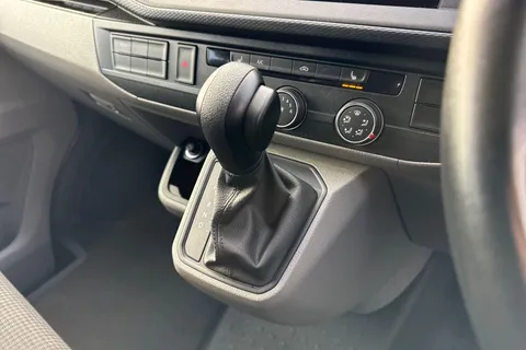 CX74LWK Volkswagen Transporter 2.0 TDI 150 Startline Kombi Van DSG Thumbnail #19