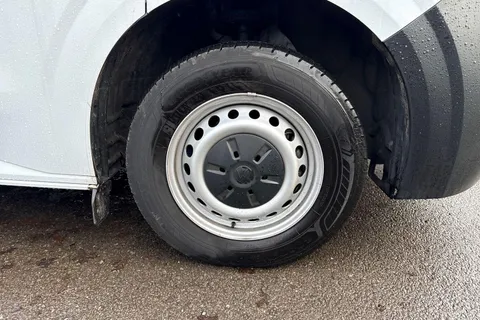 CX25LYZ Volkswagen Transporter 2.0 TDI 110 Commerce Plus Van Thumbnail #23