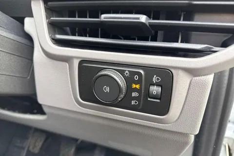 CX25LYZ Volkswagen Transporter 2.0 TDI 110 Commerce Plus Van Thumbnail #27