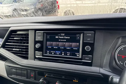 CX74LWK Volkswagen Transporter 2.0 TDI 150 Startline Kombi Van DSG Thumbnail #34