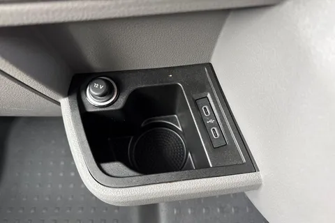 CX74LWK Volkswagen Transporter 2.0 TDI 150 Startline Kombi Van DSG Thumbnail #38