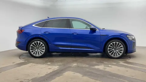 NA73SHJ Audi Q8 300kW 55 Quattro 114kWh S Line 5dr Auto Thumbnail #3