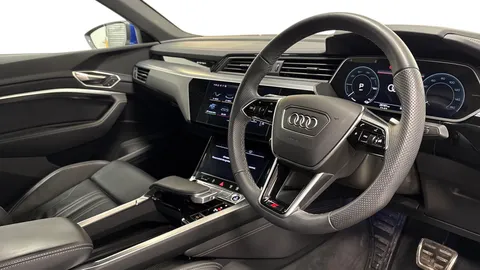 NA73SHJ Audi Q8 300kW 55 Quattro 114kWh S Line 5dr Auto Thumbnail #5