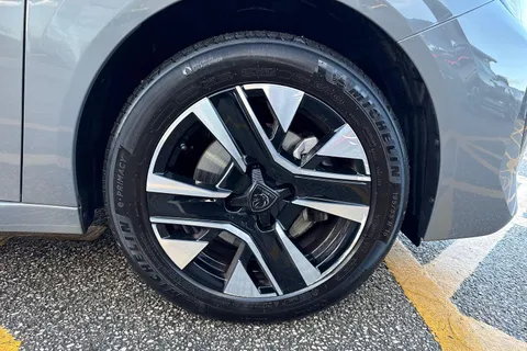 DE25UVK PEUGEOT 208 1.2 PureTech 100 Allure 5dr Thumbnail #7