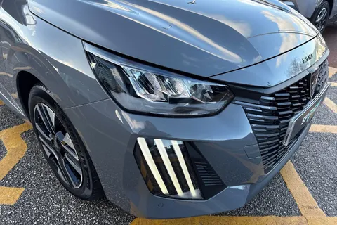 DE25UVK PEUGEOT 208 1.2 PureTech 100 Allure 5dr Thumbnail #17