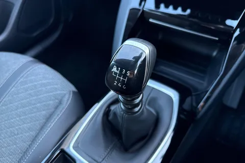 DE25UVK PEUGEOT 208 1.2 PureTech 100 Allure 5dr Thumbnail #20