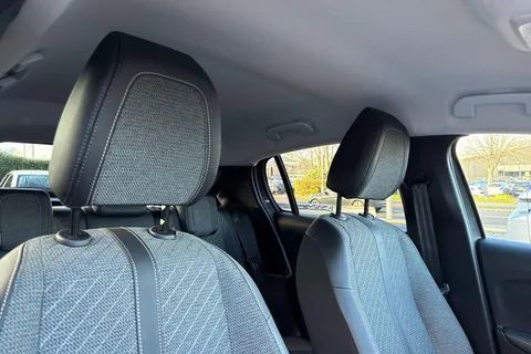 DE25UVK PEUGEOT 208 1.2 PureTech 100 Allure 5dr Thumbnail #21