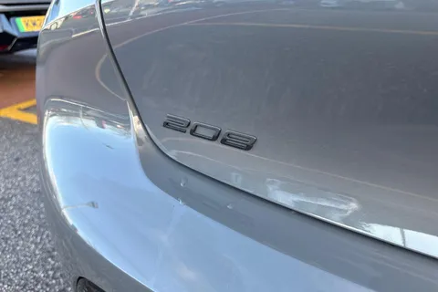 DE25UVK PEUGEOT 208 1.2 PureTech 100 Allure 5dr Thumbnail #33