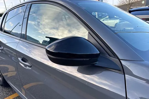 DE25UVK PEUGEOT 208 1.2 PureTech 100 Allure 5dr Thumbnail #36