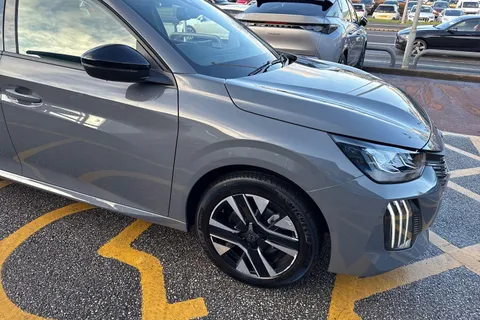 DE25UVK PEUGEOT 208 1.2 PureTech 100 Allure 5dr Thumbnail #37