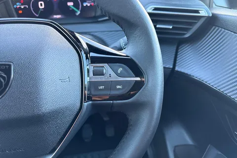 DE25UVK PEUGEOT 208 1.2 PureTech 100 Allure 5dr Thumbnail #40