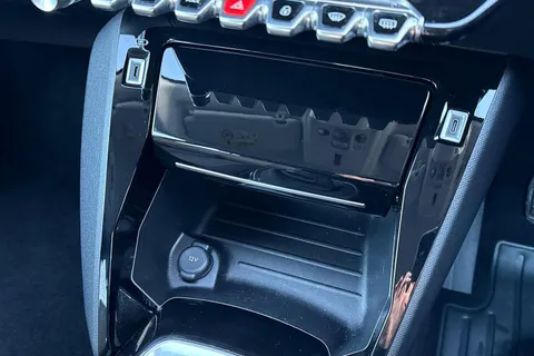 DE25UVK PEUGEOT 208 1.2 PureTech 100 Allure 5dr Thumbnail #56