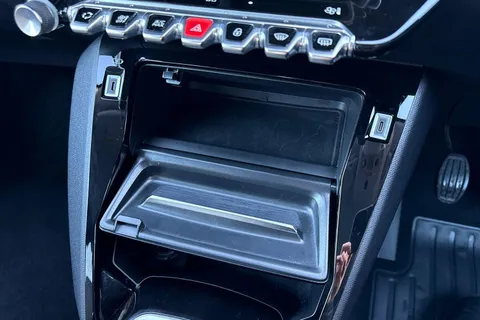 DE25UVK PEUGEOT 208 1.2 PureTech 100 Allure 5dr Thumbnail #57