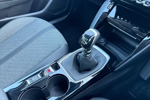 DE25UVK PEUGEOT 208 1.2 PureTech 100 Allure 5dr Thumbnail #58