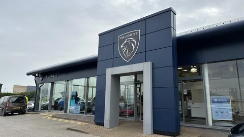 DE25UVK PEUGEOT 208 1.2 PureTech 100 Allure 5dr Thumbnail #65